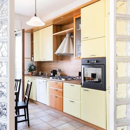 Santa Chiara Apartment By Myhomeinקומו מראה חיצוני תמונה