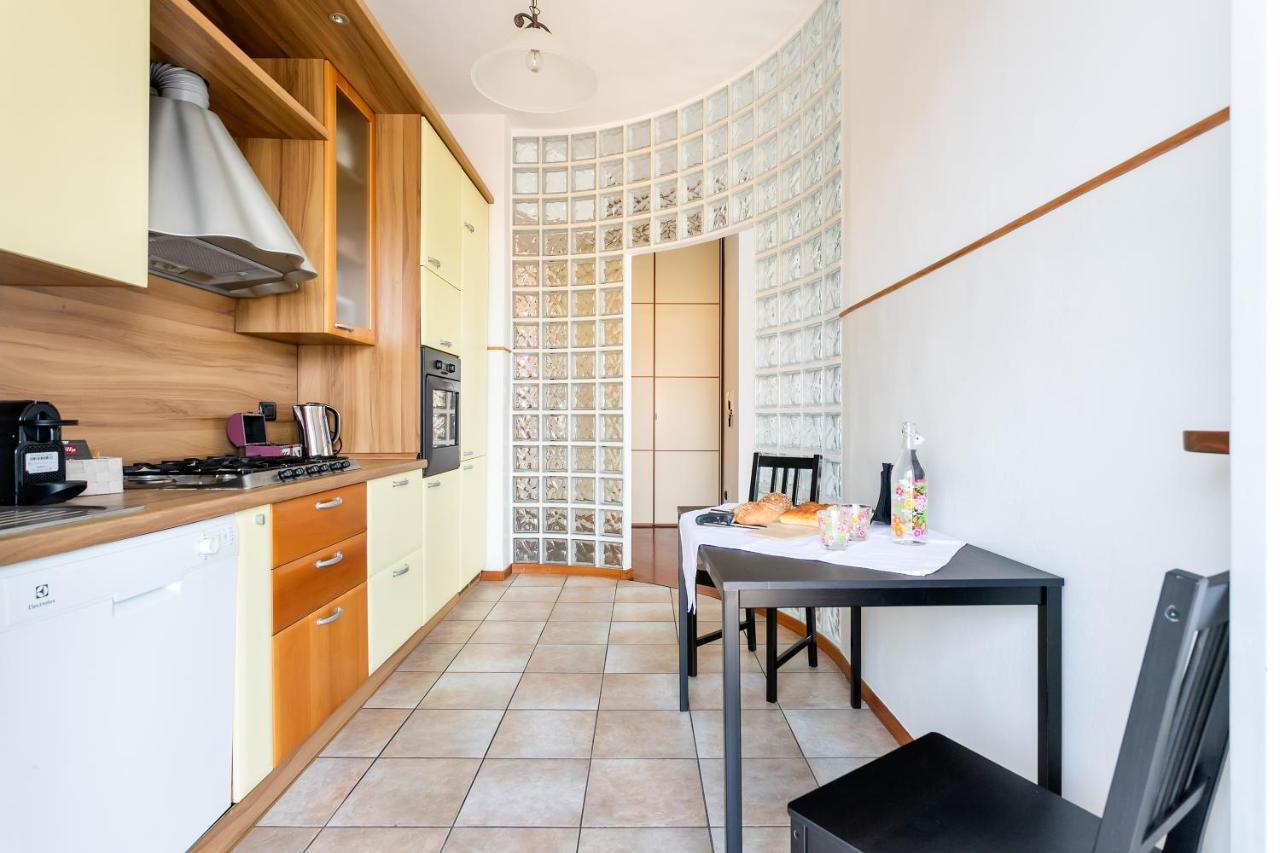 Santa Chiara Apartment By Myhomeinקומו מראה חיצוני תמונה