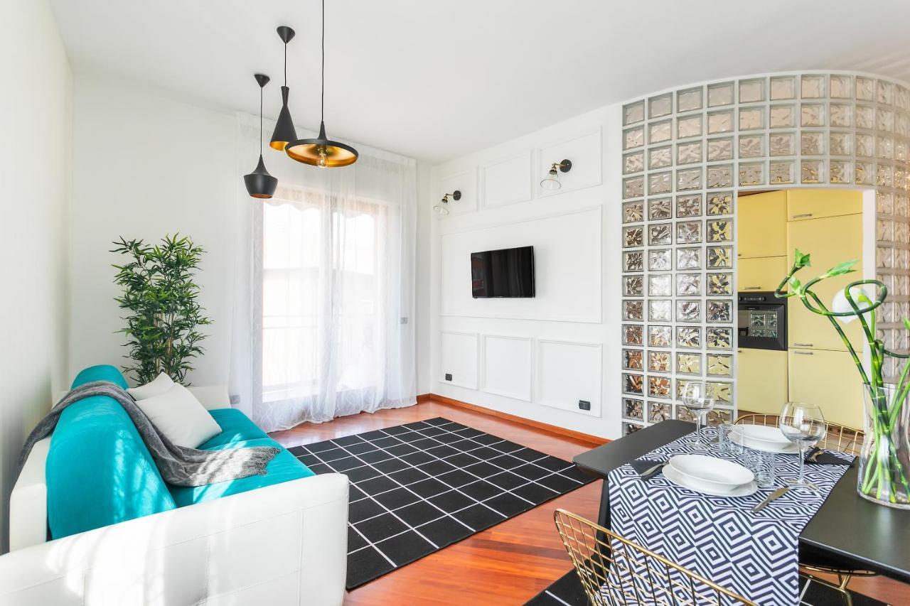 Santa Chiara Apartment By Myhomeinקומו מראה חיצוני תמונה