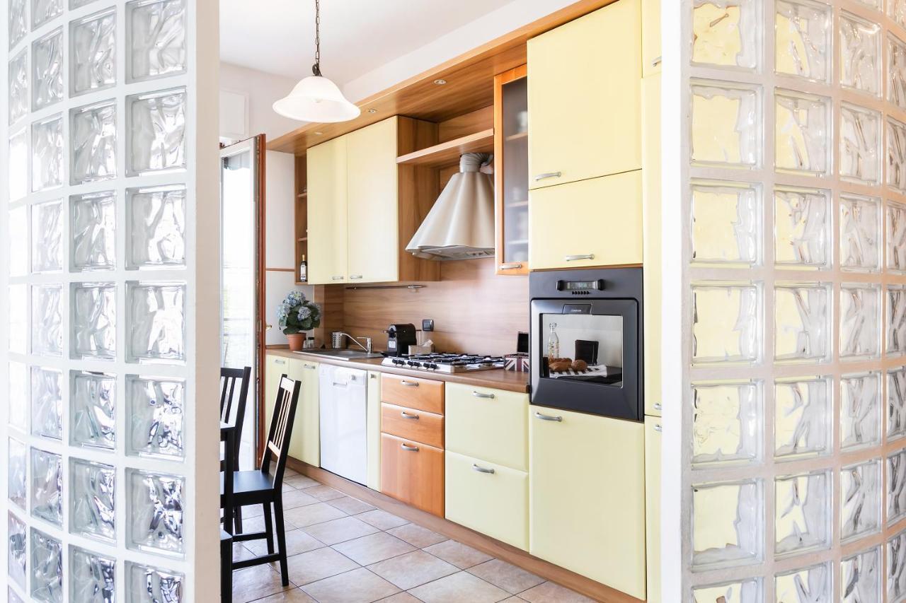 Santa Chiara Apartment By Myhomeinקומו מראה חיצוני תמונה