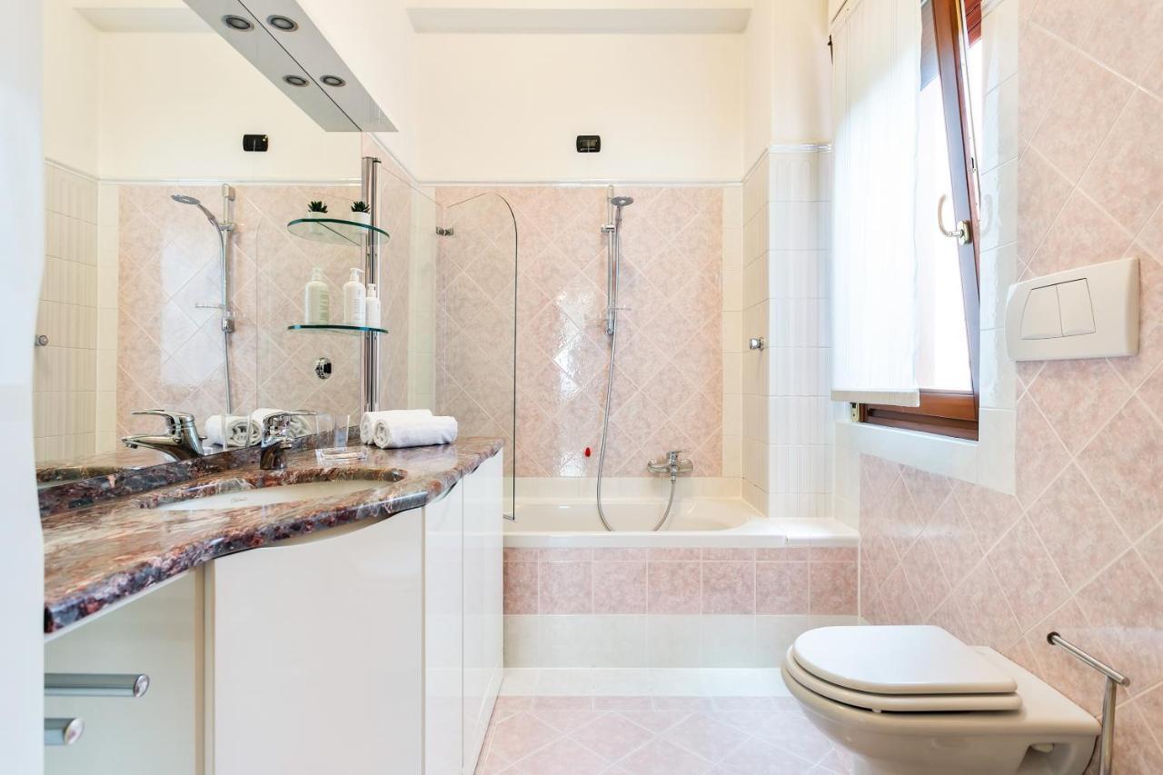 Santa Chiara Apartment By Myhomeinקומו מראה חיצוני תמונה