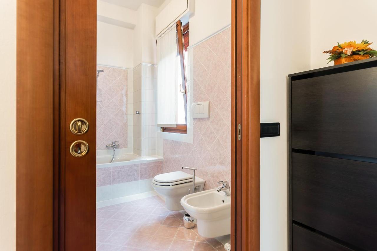 Santa Chiara Apartment By Myhomeinקומו מראה חיצוני תמונה