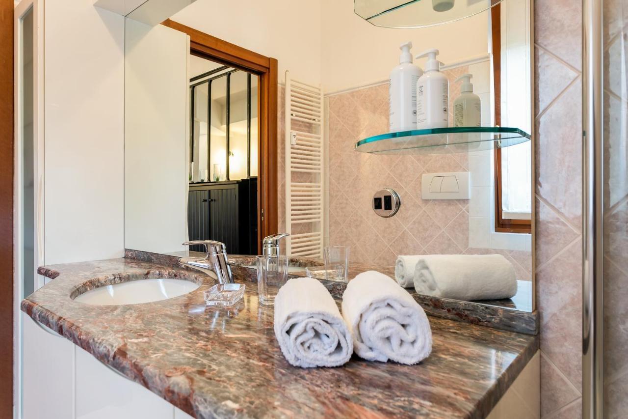 Santa Chiara Apartment By Myhomeinקומו מראה חיצוני תמונה